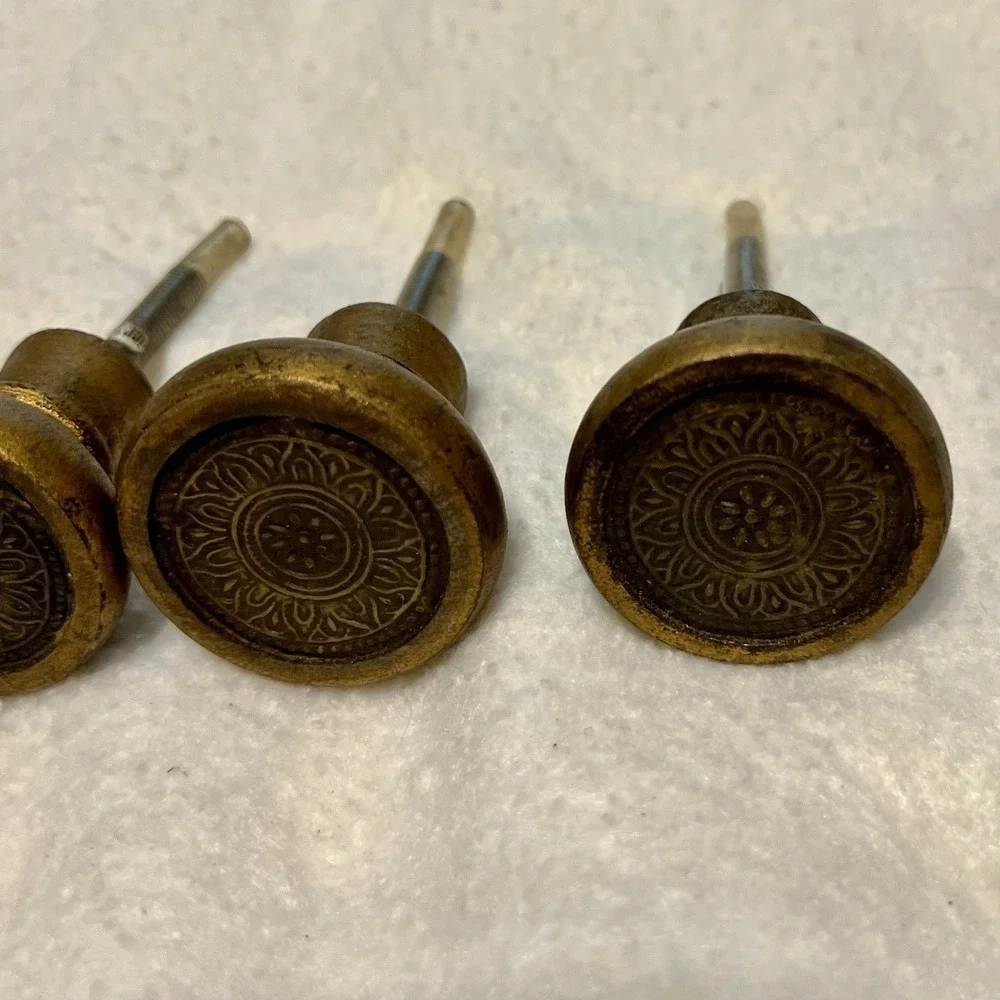 Pier 1 Knobs Bronze Color Cabinet Knobs Set of 7 Lightweight Wood Or Resin? 1.5